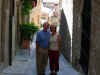 0622i.Todi.Vic and Barb on narrow streets.jpg (103002 bytes)